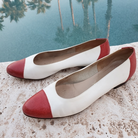 Salvatore Ferragamo Shoes - Vintage Salvatore Ferragamo Spectator Flats 7.5AA